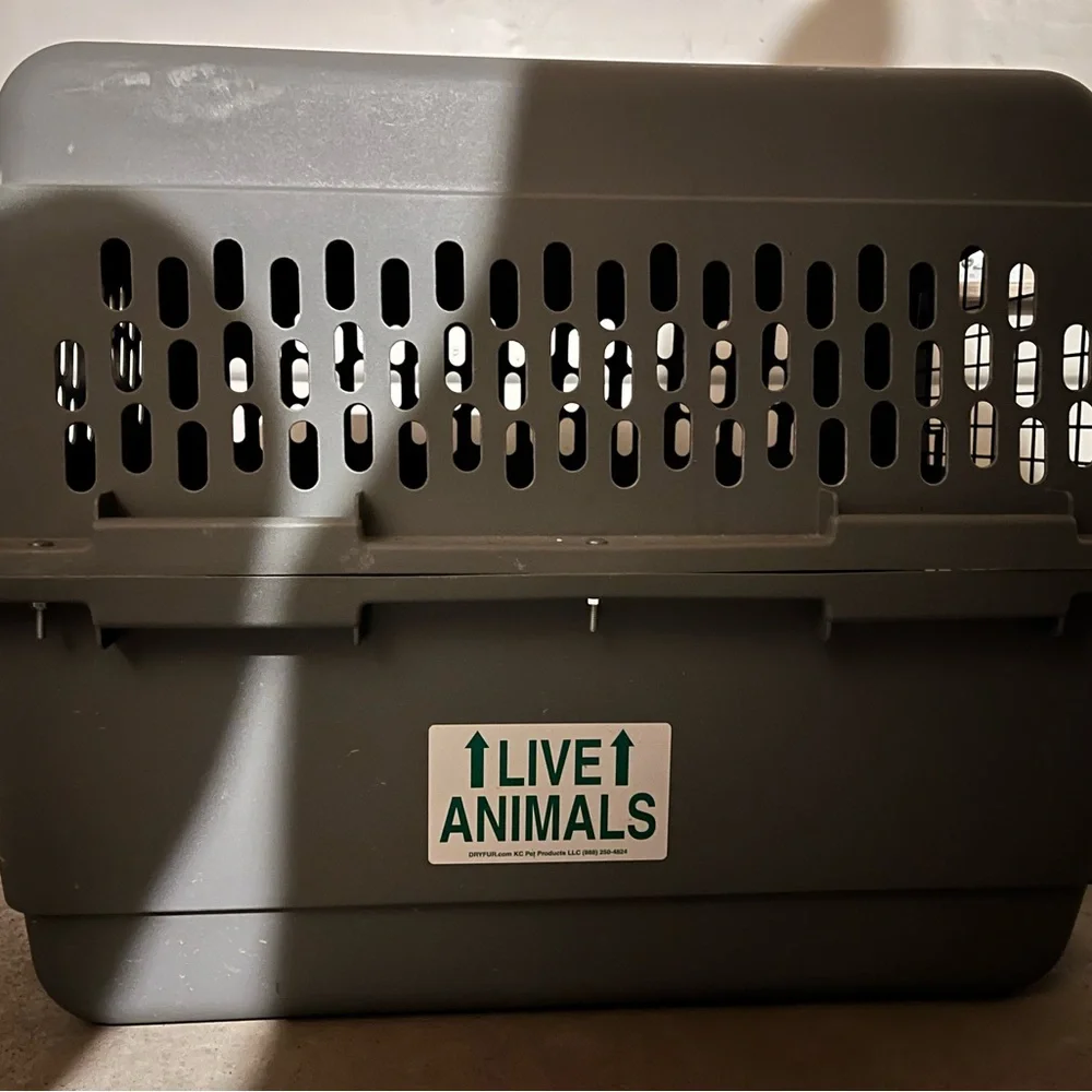 Durable Gray Pet Carrier with Black Grate